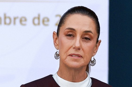 Пьяный мужчина пытался поцеловать президента Мексики Клаудию Шейнбаум