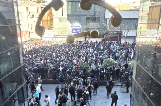 Шах и мат на улицах: Кто устраивает беспорядки в Иране