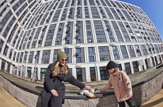 Ставку по семейной ипотеке хотят снижать за каждого ребенка. Эксперты - о механизме и последствиях