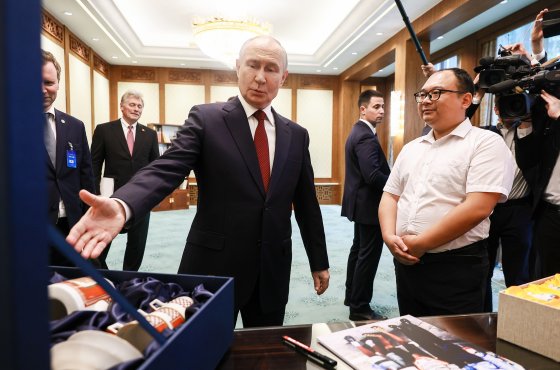 Путину в Китае подарили чайный сервиз. Что еще есть в коллекции президента