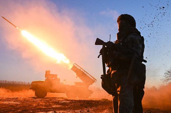 Армия РФ нанесла групповой удар по военным аэродромам и объектам ТЭК Украины