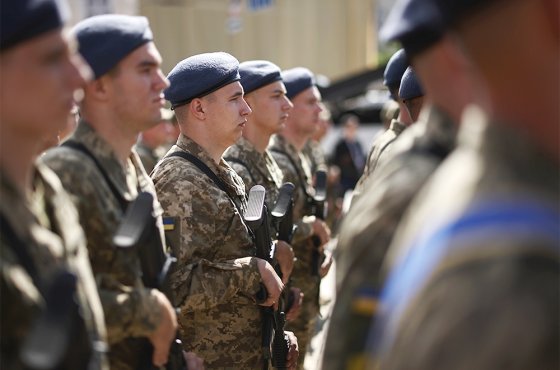 Почему генерал ВСУ отказался подчиняться своему главкому. Мнение военного эксперта "РГ"