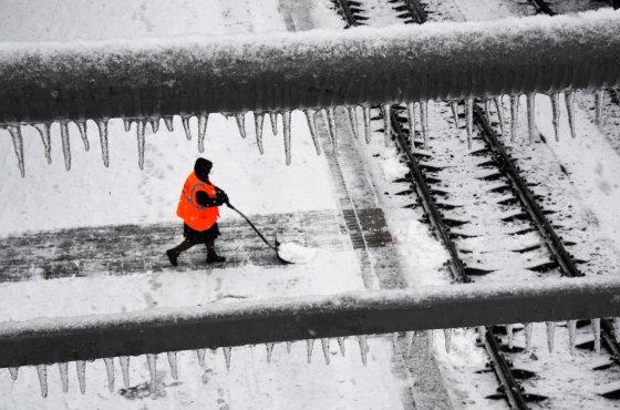 Эксперты рассказали, кто отвечает за сосульки на крышах и балконах