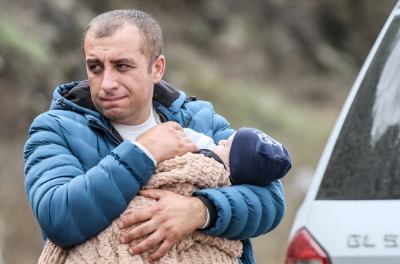 Выехать из Карабаха в Армению сегодня сложно: на дорогах огромные пробки