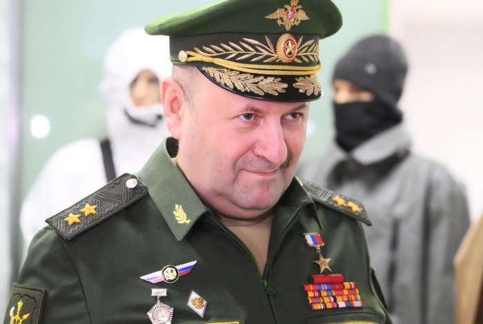 Подлецы против героя