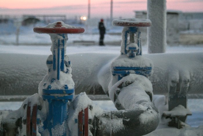 Не в бровь, а в газ