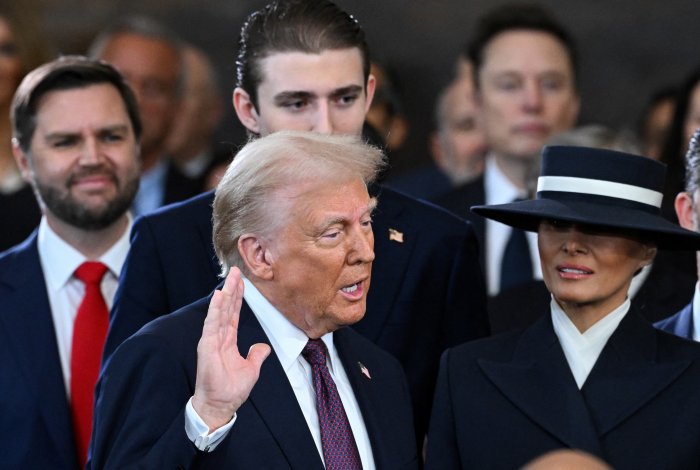 Трамп вступает в силу