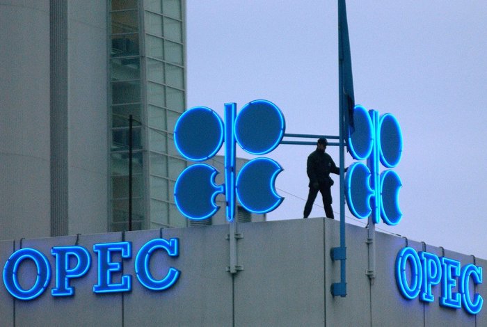 Нефтяные маневры