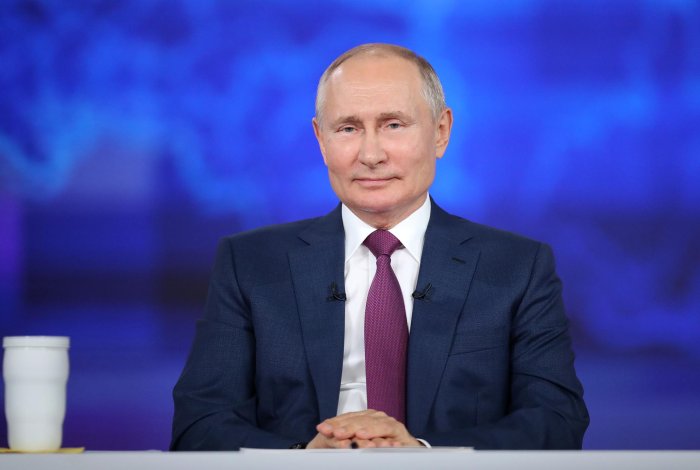 Владимир Путин поздравляет "Российскую газету" с 35-летием