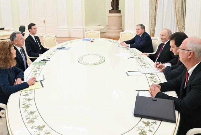 За столом переговоров