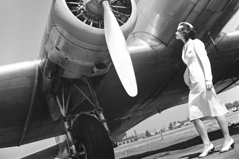 Стюардесса-стажер Колледжа стюардесс American Airlines в Чикаго, США, 1939 год.