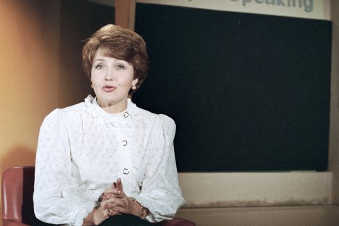 Диктор Центрального телевидения Светлана Жильцова ведет по учебной программе уроки английского языка. 1988 г.