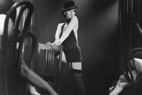 Лайза Миннелли в роли танцовщицы ночного клуба Салли Боулз в фильме "Кабаре", 1972 год. 