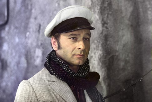 Кадр из художественного фильма "12 стульев" киностудии "Мосфильм". 1971. Режиссер Леонид Гайдай. В роли Остапа Бендера - Арчил Гомиашвили. 