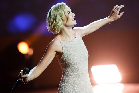 Полина Гагарина на праздничном концерте ко Дню учителя в Государственном Кремлёвском дворце. 5 октября 2017 г.