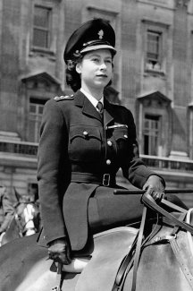 70 лет на троне: сегодня исполнилось бы 100 лет Елизавете II