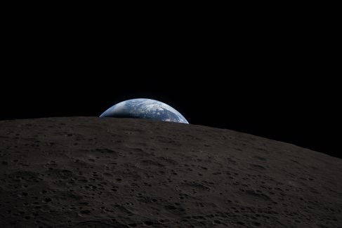 NASA выложило в открытый доступ фотоархив из более чем 12 тысяч кадров, сделанных во время лунной миссии Артемида-2