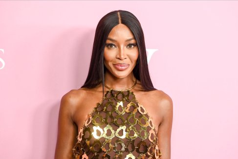 2023 год. Наоми Кэмпбелл на красной дорожке мероприятия Victoria"s Secret World Tour 2023 в The Manhattan Center в Нью-Йорке. 2003 год. 