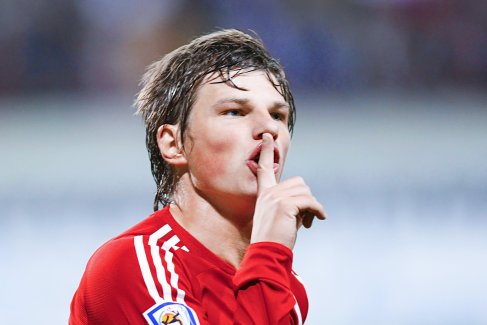 2008 год. Андрей Аршавин после забитого гола в отборочном матче чемпионата мира по футболу-2010 между сборными России и Финляндии. Игра завершилась со счетом 3:0.<br>