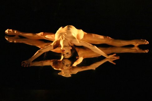 2008 год. В одноактном балете "Из любви к женщине" хореографа Мозеса Пендлтона.