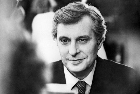 1983 год. Олег Басилашвили. Кадр из фильма режиссера Эльдара Рязанова "Вокзал для двоих".