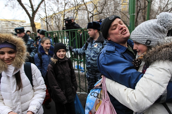 Хроника захвата. Беслан 3 сентября 2004 штурм. Терроризм в школе картинки для презентации. Gost nezavetnik chast 2. Октябрьская революция 1917 схема.