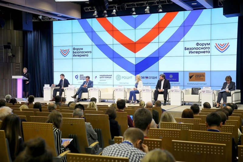 Десятый форум. Десятый форум. Десятый форум. Сергей жеглатый финансовый директор. Всероссийский форум рабочей молодёжи фото.