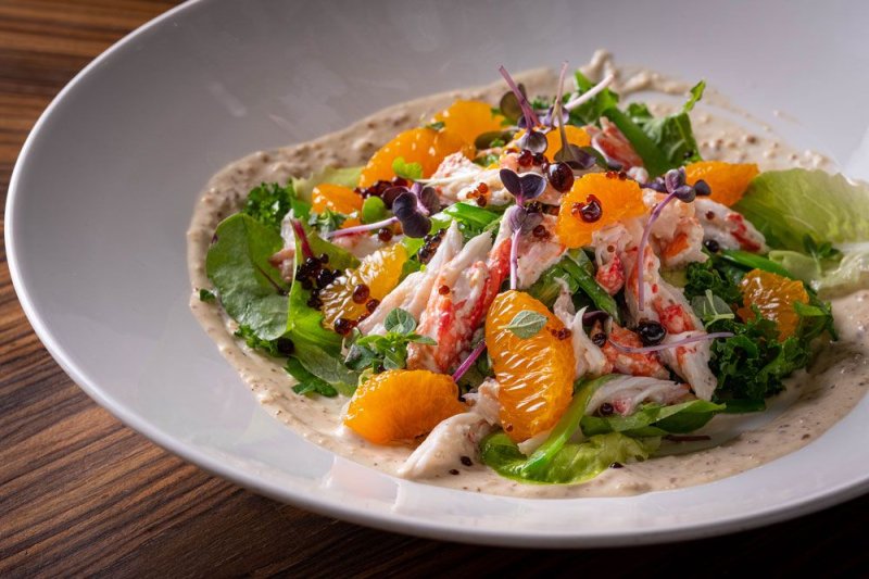 Салат с креветками и мандаринами братья караваевы