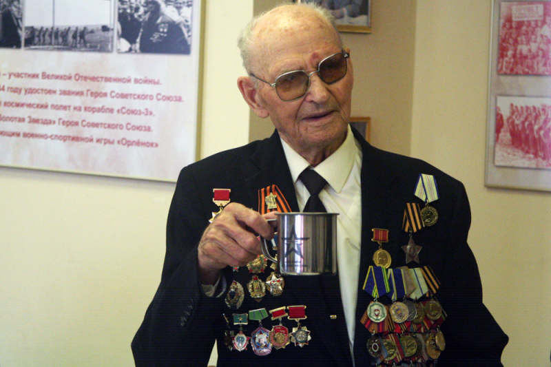 самый старший фронтовик на 2024. бабаев фронтовик. герои фронтовики. звезды победы неврученные награды. портрет ветерана великой отечественной войны.