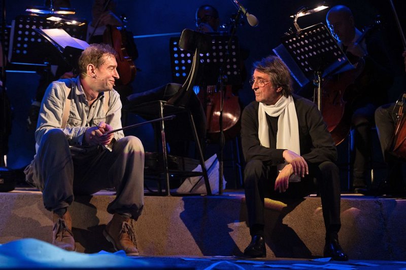 Не покидай свою планету спектакль. Хабенский планета. Хабенский планета. Не покидай свою планету спектакль. Хабенский планета.