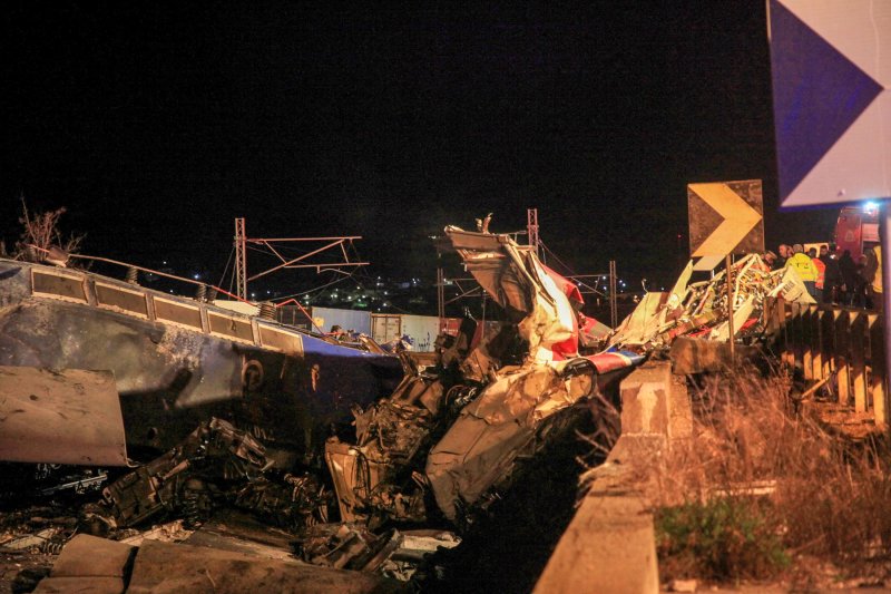 2023-03-01t021946z_2_lynxmpej200z5_rtroptp_4_greece-trains-crash_251.jpg