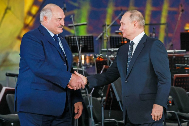 сделать блокаду спб. сделать блокаду спб. памятные мемориальные места блокадного ленинграда. полуторка символ блокады ленинграда. сделать блокаду спб.