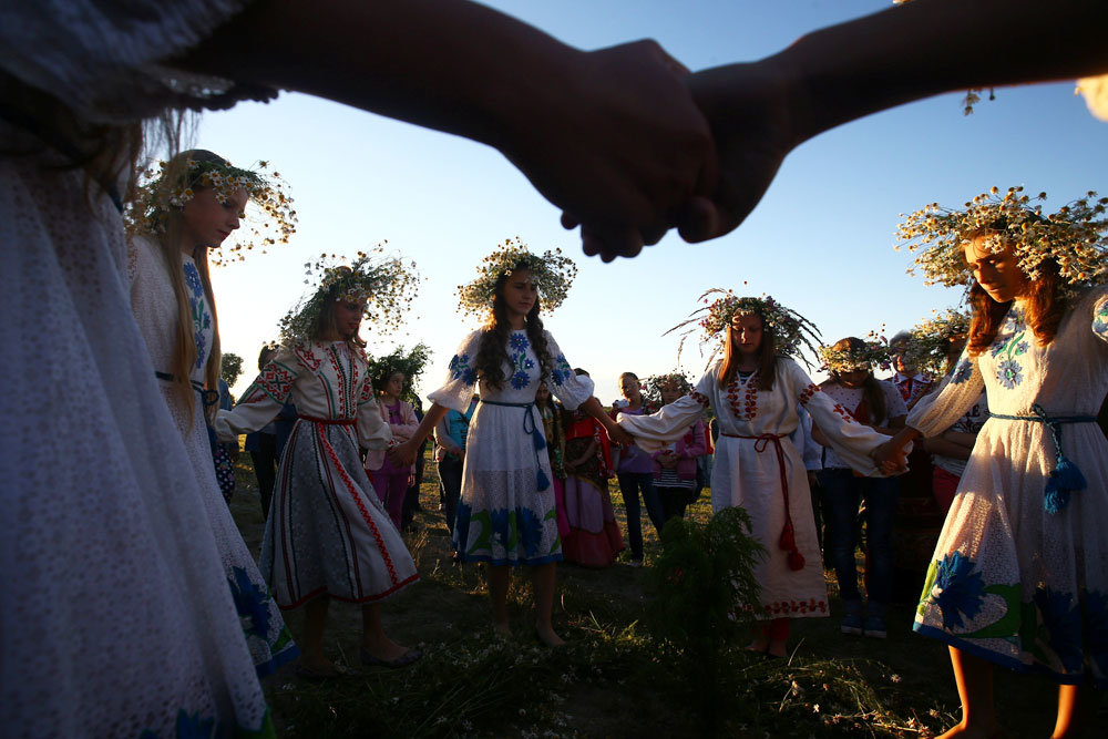белорусы народ. народная культура белоруссии. белорусская идентичность. купаловское лето на дону 2022. традиционная культура беларуси.