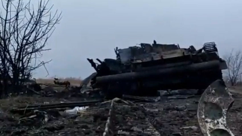 подбитая техника на украине. взрыв на военной базе украина. бронетехника карателей в минске. уничтоженная бронетехника всу. видео уничтожения техники.