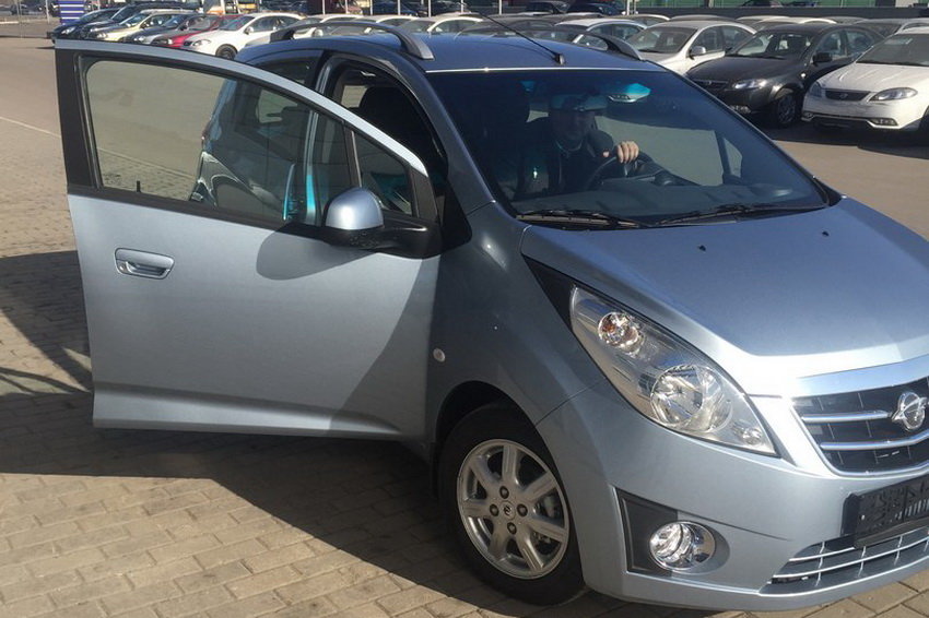 Один из "живых" автомобилей Ravon R2 во время тест-драйва в Москве. / vk.com/o.leshiy