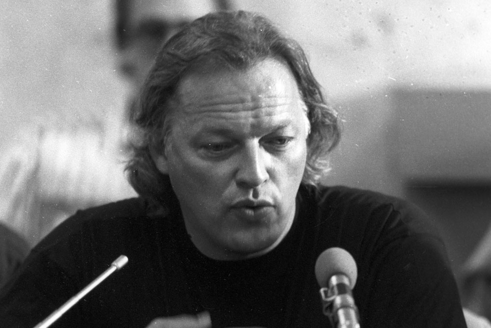 Зачем гитарист Pink Floyd решил распродать свою коллекцию гитар ...