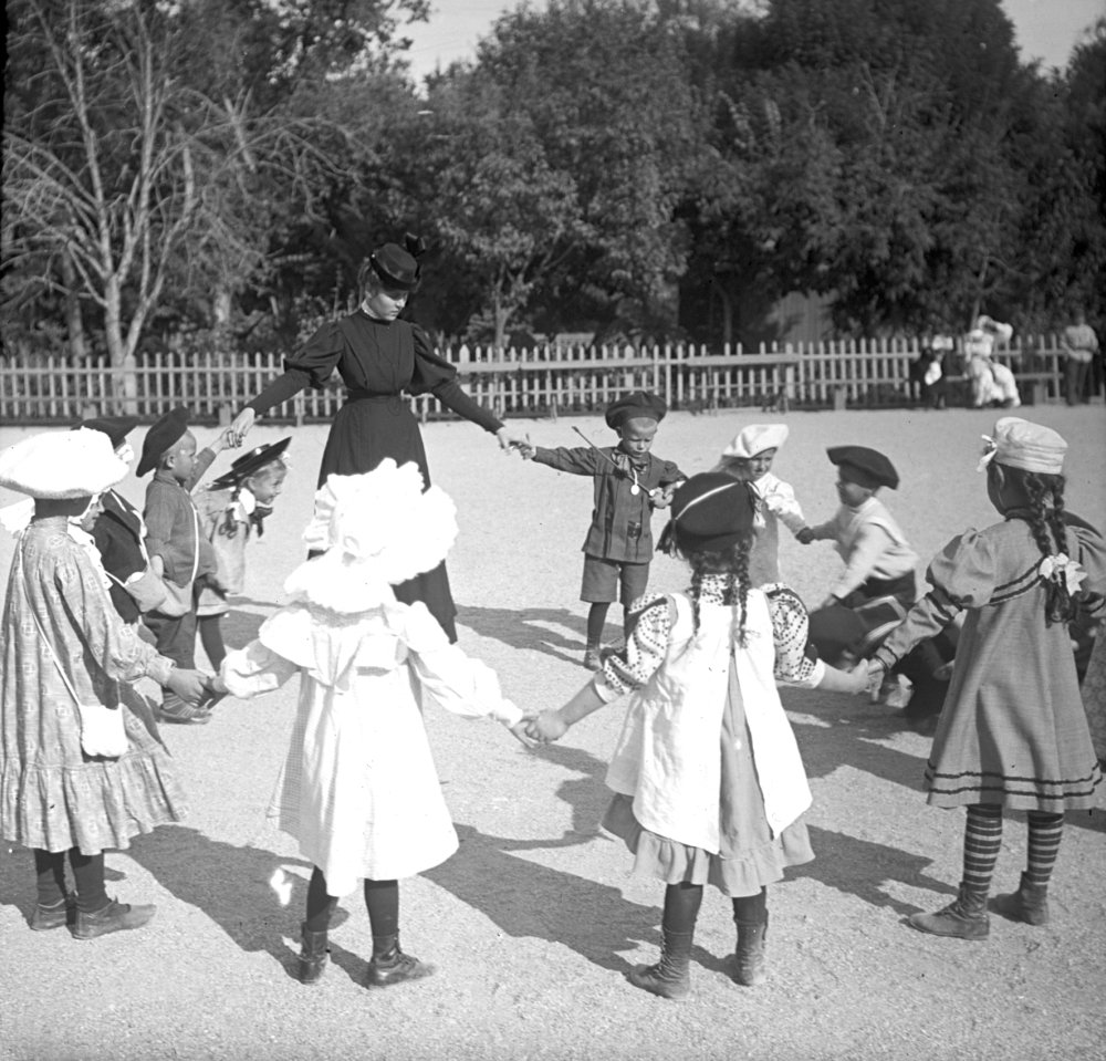 Детские сады история создания. История возникновения детских садов. В санкт-петербурге в 1863 году первого детского сада. Детские сады история создания. Сестрорецк спорт.