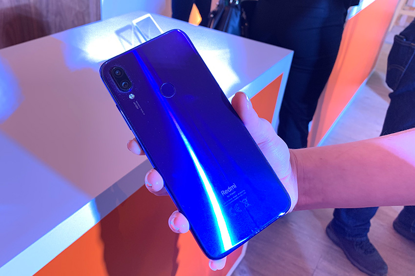 Смартфон Xiaomi за 11 тысяч рублей стал самым популярным в России ...