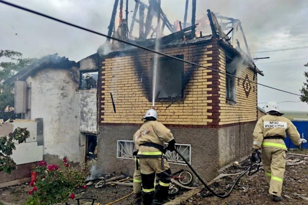 Пожар в крымском районе сегодня. Пожар в крыму феодосия. Пожар в крыму феодосия. Пожар в приморском феодосия сегодня 2022. Пожар феодосия генерала горбачева.
