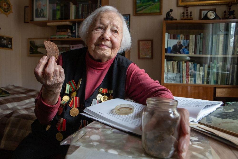 Лепешки из лебеды на машинном масле Галина Никифоровна хранит уже 80 лет.