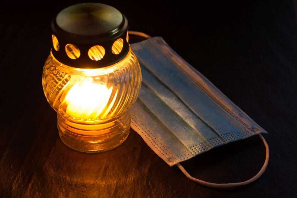 От COVID-19 умер создатель культового ситкома "Ньюхарт" Стивен Гроссман ...