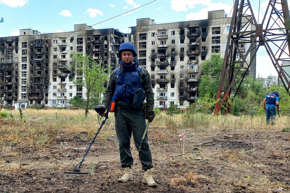 В многоквартирных домах, частном секторе, в детских садах солдатами ВСУ были оборудованы огневые точки, минометные позиции, а подступы к ним минировали.