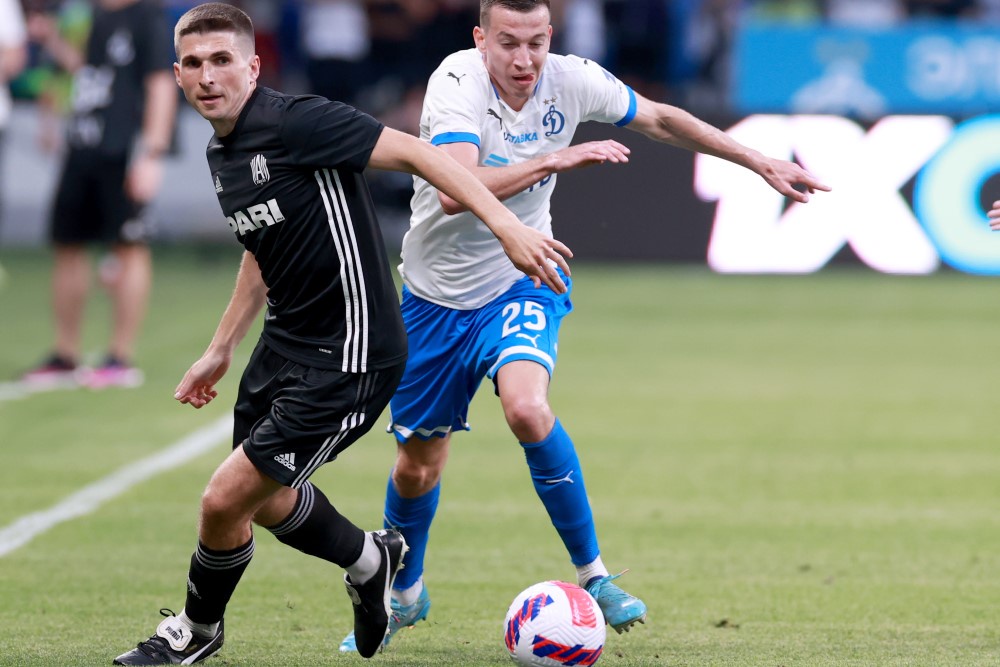 Никита Куриленко (слева) в товарищеском матче "Амкала" с "Динамо". Никита Куриленко (слева) в товарищеском матче "Амкала" с "Динамо".