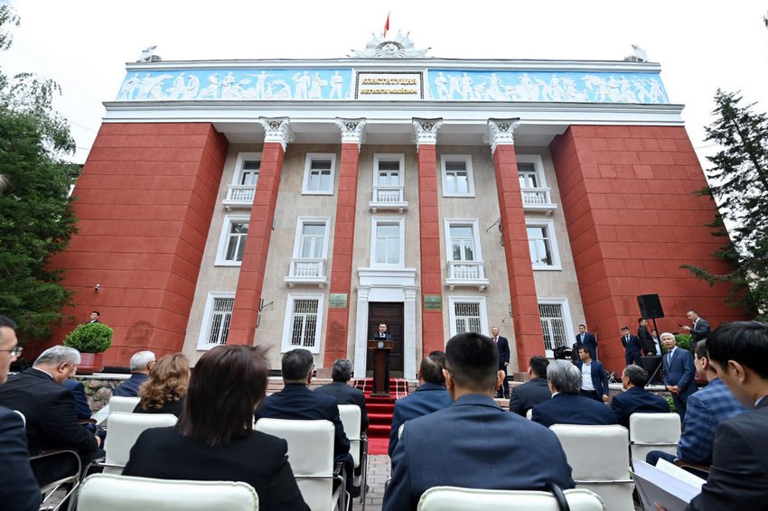 В Конституционном суде ждут обращения главы государства по поводу матчества.