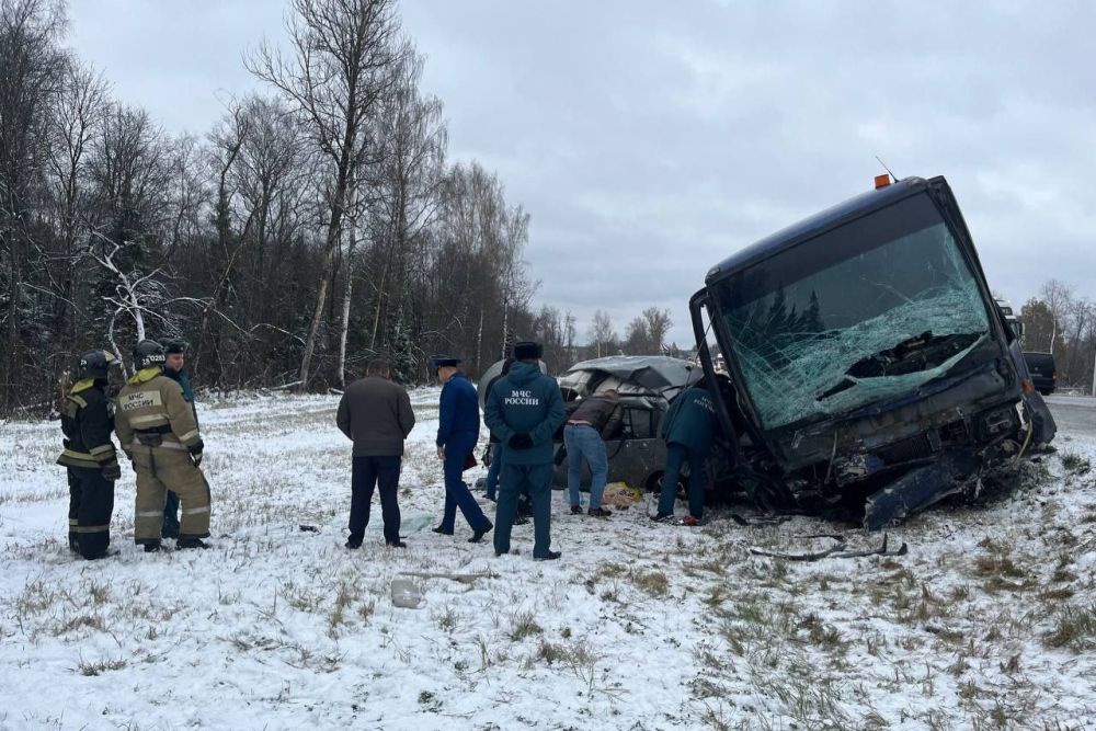 Авария в рыбинске с автобусом. Ярославская область авария автобус. Рыбинск женщина влетела в автобус. Дтп автобус сегодня ярославская область. Дтп автобус сегодня ярославская область.