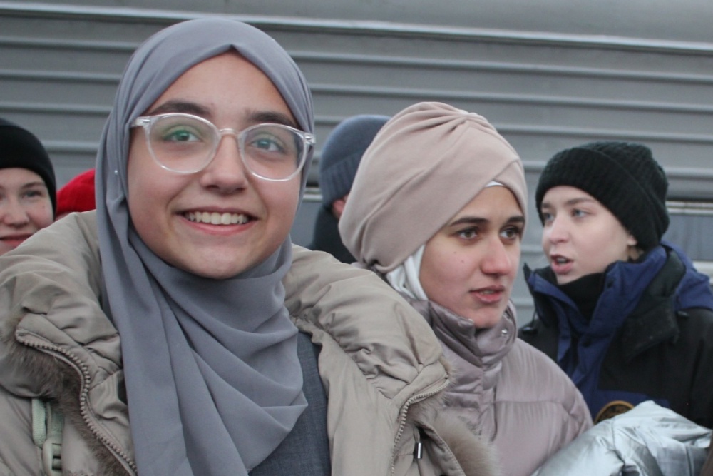 В Казани встретили многодетную семью, эвакуированную из сектора Газа ...