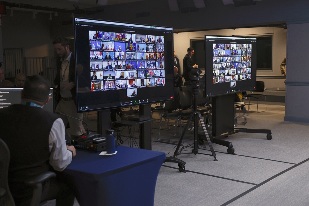 В онлайн-форуме 