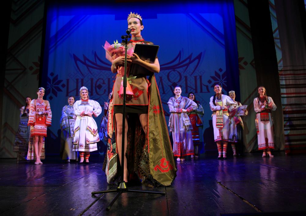 В Саранске на конкурсе "Иненармонь" выбрали первую мордовскую красавицу ...