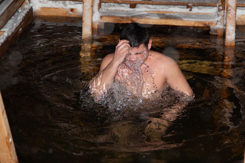 Желающим принять участие в крещенских купаниях необходимо трезво оценить свои возможности. Желающим принять участие в крещенских купаниях необходимо трезво оценить свои возможности.