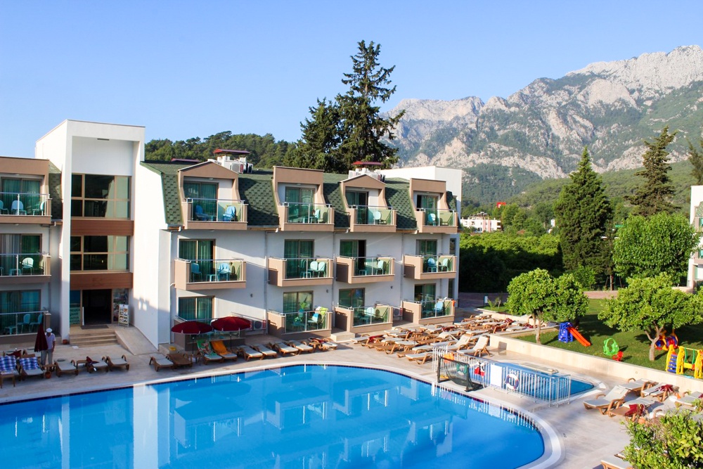 Чёрное море отдых 2022. Апарт отель лучезарный сочи. Военный санаторий аврора пляж. Пансионат бургас адлер сочи. Отдых в сочи в августе 2024.